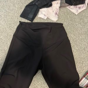 black leggings, medium